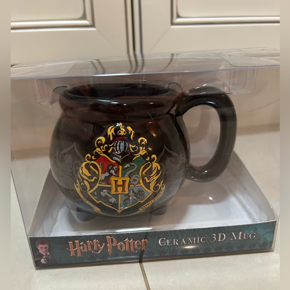 NWT Harry Potter cauldron mug